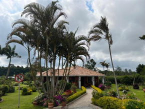 Hermosa Cabana con bonito Jardin y piscina en la Mesa de los Santos, Los Curos